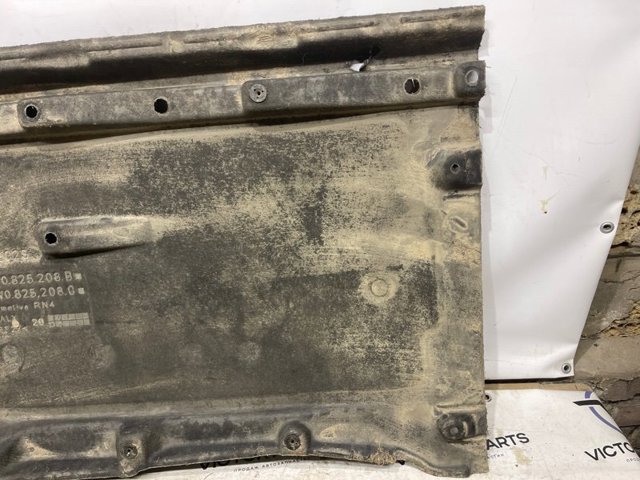 VAG 8W0825208C Защита днища правая в наличии Винница