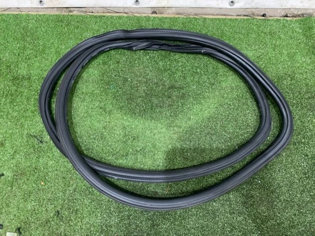 8W0831721C Уплотнитель двери передней (на кузове) купить Сумы