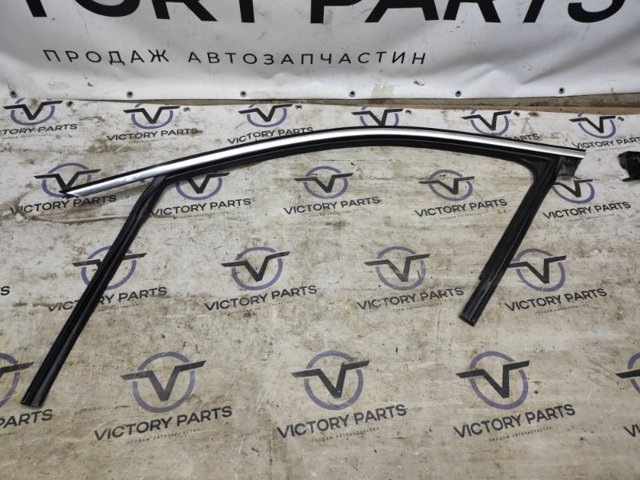 VAG 8W0837431D Направляющая стекла рамки двери передней левой в наличии Ирпень