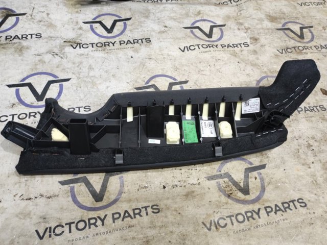 VAG 8W0885704AR38M в наличии Николаев