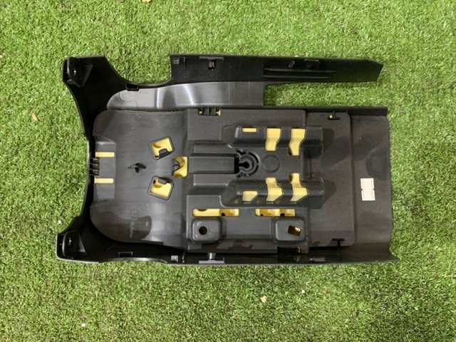 VAG 8W09535124PK Защитный кожух рулевого механизма в наличии Николаев