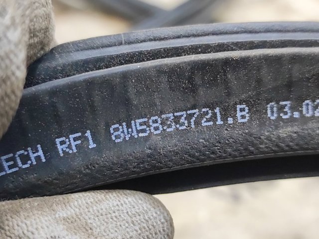 8W5833721B Уплотнитель двери задней (на кузове) купить Украина