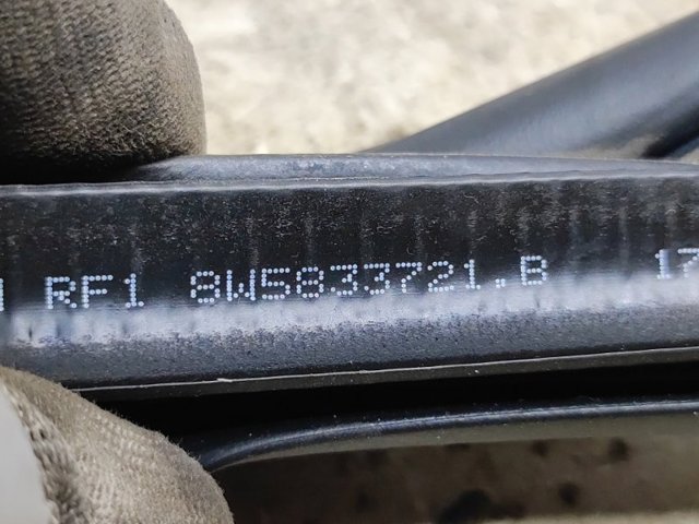 8W5833721B VAG Уплотнитель двери задней (на кузове) купить в Кривой Рог