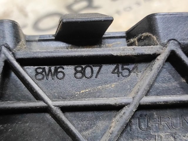 VAG 8W6807454 Кронштейн бампера заднего правый в наличии Киев