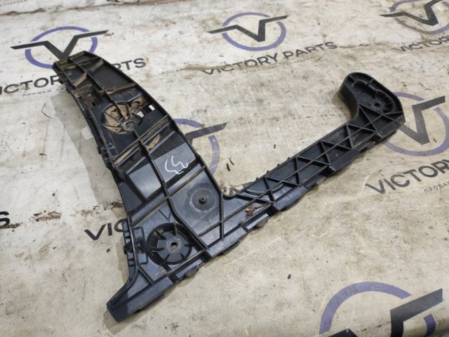 Кронштейн бампера заднего, правый 8W6807454 VAG