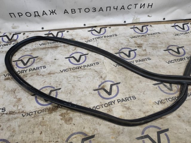 VAG 8W8827705B Уплотнитель багажника (двери 3/5-й задней) в наличии Черкассы