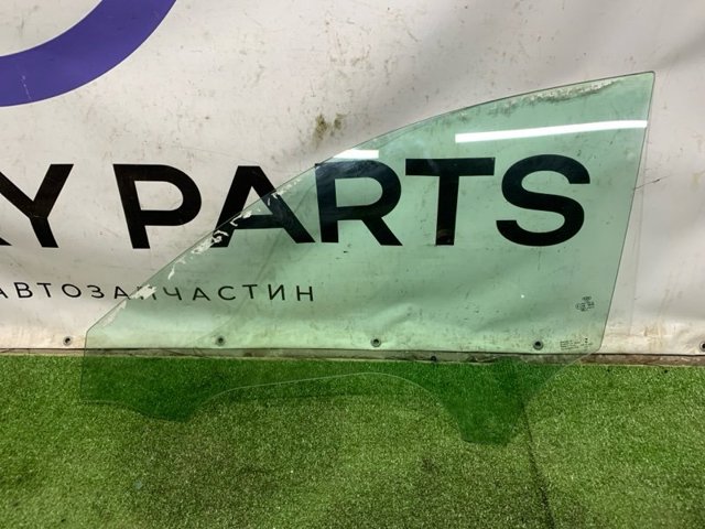 Стекло водительской двери 8W8845201 VAG