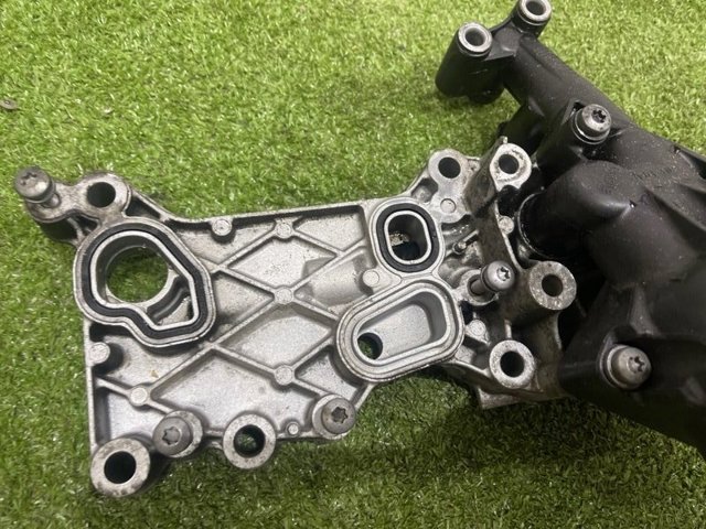 MERCEDES A6511800810 Корпус масляного фильтра в наличии Черновцы
