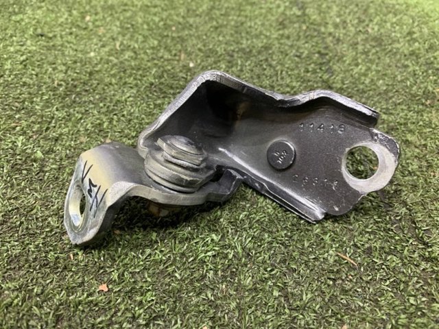 Петля двери задней левой DS7Z5426811B FORD