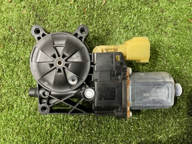 Мотор стеклоподъемника двери передней, правой DS7Z7823394B FORD