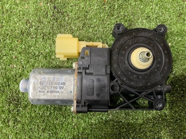 DS7Z7823394B Мотор стеклоподъемника двери передней правой купить Одесса
