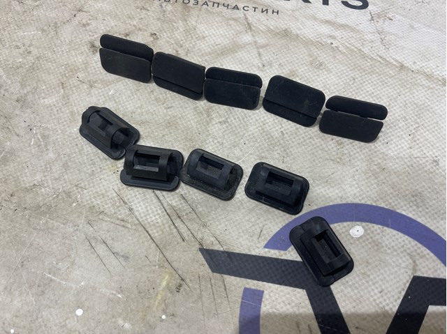 Крепление утеплителя капота LR027039 LAND ROVER
