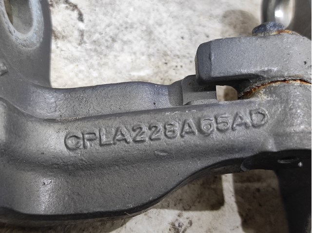 LR073596 LAND ROVER Петля двери передней левой купить в Сумы