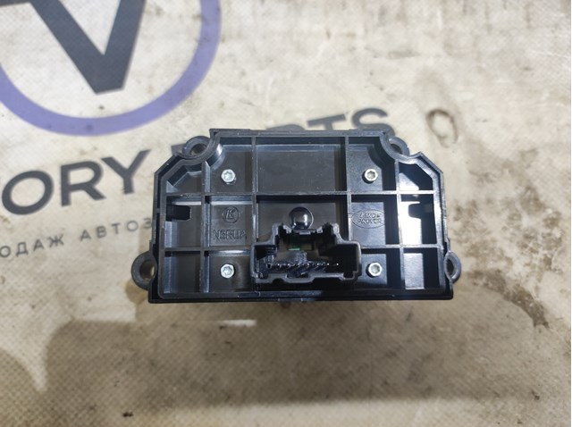 LR083888 LAND ROVER Клавиша электромеханического стояночного тормоза купить в Хмельницкий