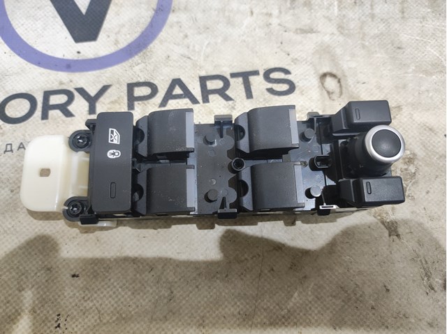 LR085481 LAND ROVER Кнопочный блок управления стеклоподъемником передний левый купить в Сумы