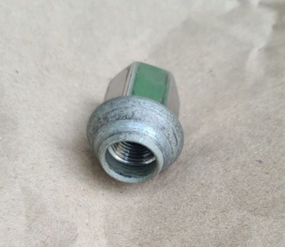 Гайка колесная LR001381 LAND ROVER