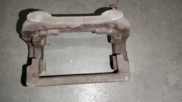 LR036569 LAND ROVER Скоба тормозного суппорта заднего купить в Сумы