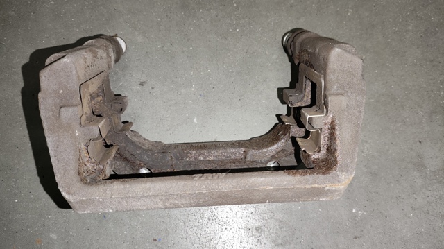 LAND ROVER LR036569 Скоба тормозного суппорта заднего в наличии Павлоград