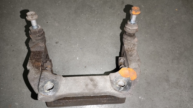 LAND ROVER LR036569 Скоба заднего суппорта в наличии Харьков