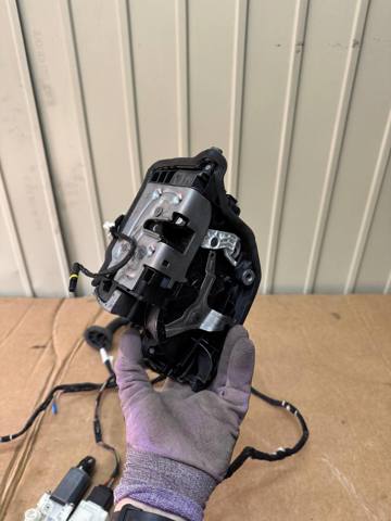 Замок двери задней левой 51227281943 BMW