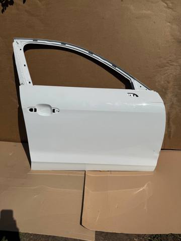Пассажирская передняя дверь 8W0831052C VAG