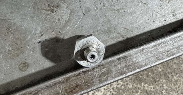 Датчик давления масла двигателя Ауди А8 D3