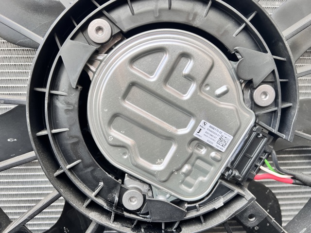 17428487636 BMW Диффузор радиатора охлаждения, в сборе с мотором и крыльчаткой купить в Чернигов