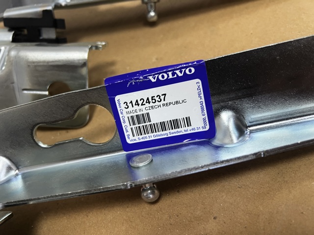 31424538 VOLVO Петля капота правая купить в Украина