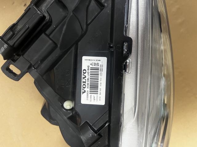 31698809 VOLVO Правая фара купить в Черновцы