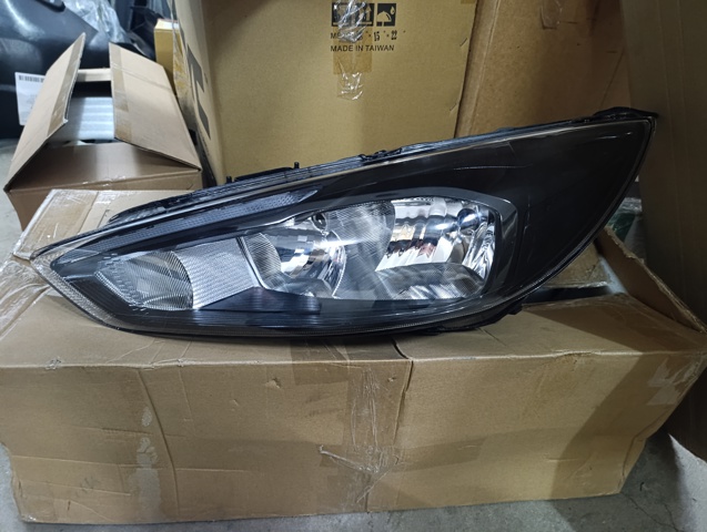 Фара дальнего света в сборе 2063541 FORD