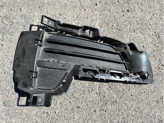 Решетка переднего бампера, левая нижняя 51117307993 BMW