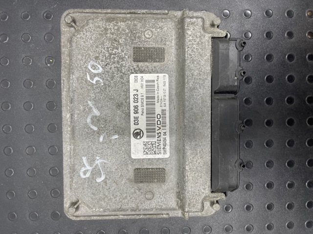 ЭБУ двигателем 03E906023J VAG