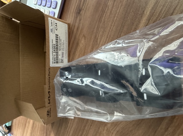 Кнопки переднего левого стекло подъемника 935713X001RY HYUNDAI