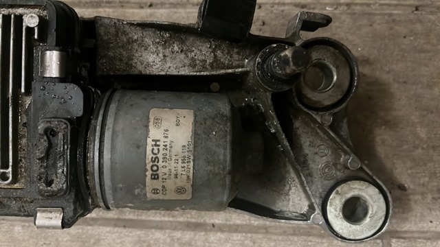 Мотор стеклоочистителя передний 7L6955119 VAG