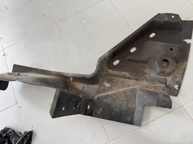 MR989686 Защита двигателя правая купить Полтава