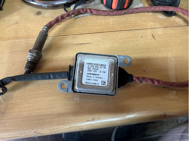 Датчик оксидов азота NOX A0009056204 MERCEDES