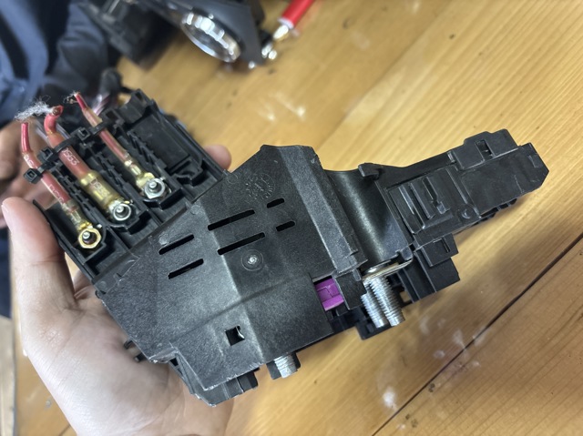 Монтажный блок предохранителей A1665405202 MERCEDES