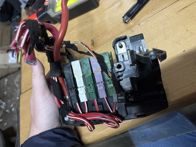Панель предохранителей A1665409315 MERCEDES