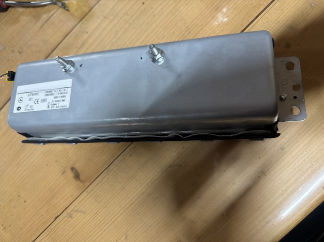 Подушка Айрбег водителя защиты коленей A1678604002 MERCEDES