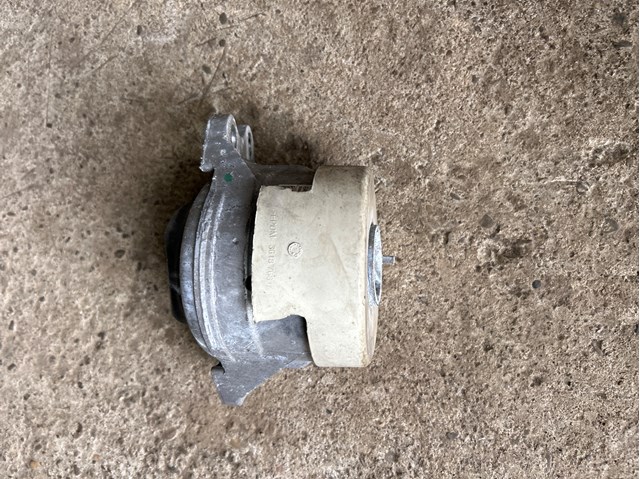 Подушка мотора правая A2052405000 MERCEDES