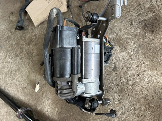 MERCEDES A2133200104 Компрессор пневмоподкачки (амортизаторов) в наличии Черновцы