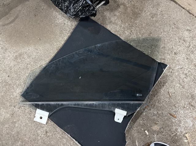 Стекло водительской двери A2237204700 MERCEDES