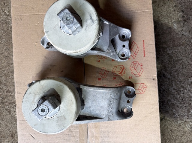 Опора двигателя A2542401600 MERCEDES