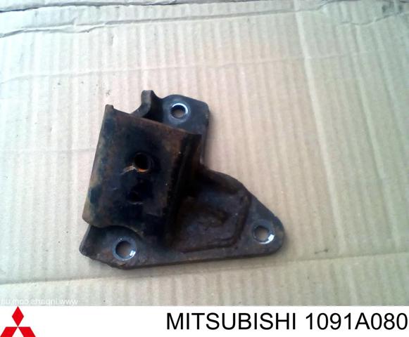 Кронштейн подушки (опоры) двигателя, правой 1091A080 MITSUBISHI
