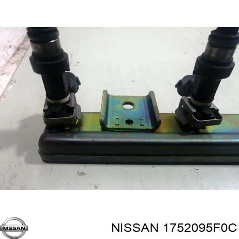 Распределитель топлива (рампа) 1752095F0C NISSAN