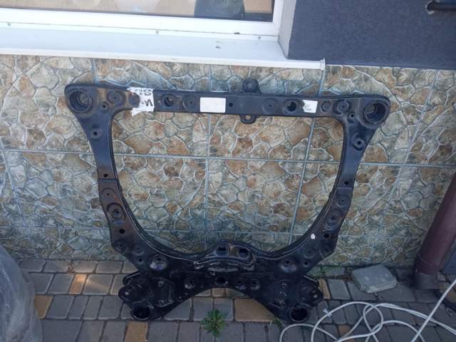 Передняя балка 5110033170 TOYOTA