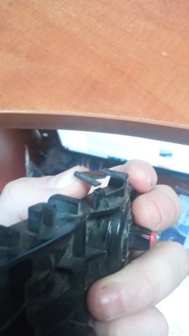 Левое крепление переднего бампера 5253606210 TOYOTA