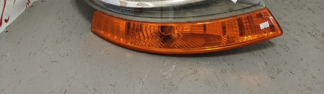 Поворотник правый 8200007030 RENAULT