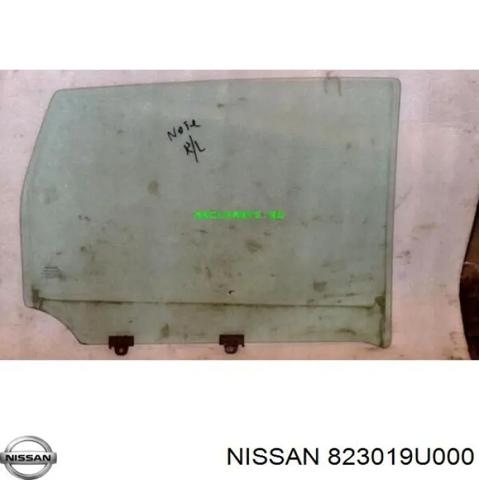 Стекло задней двери, левой 823019U000 NISSAN