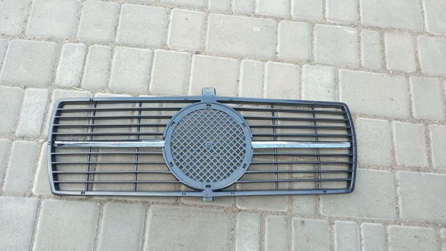 Решетка радиатора Mercedes C 190